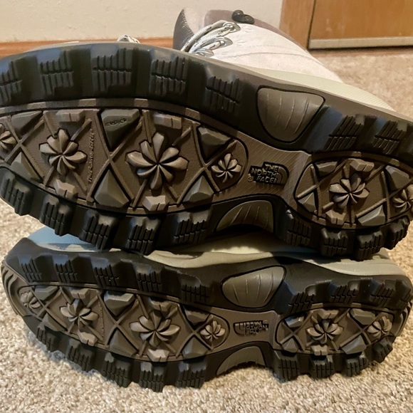 The North Face Women’s Chilkat Ivory and Beige Winter Snow Boots Size 7 US - Picture 6 of 9
